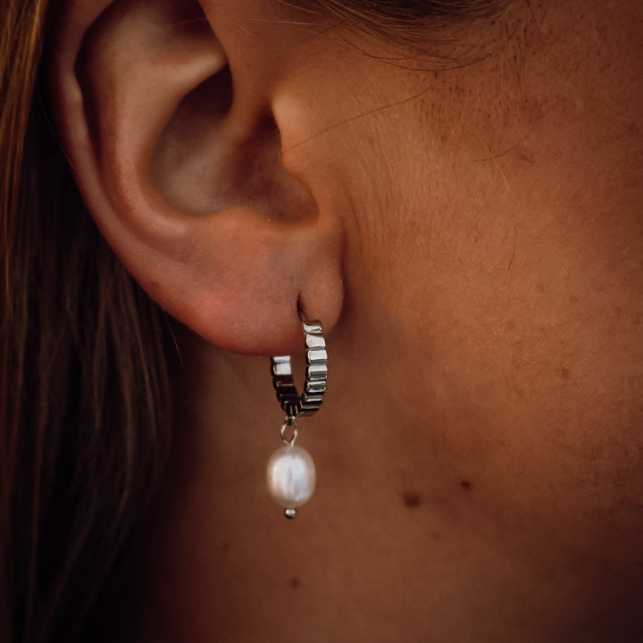 Pearl Ribbed Hoops
