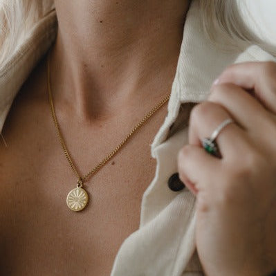 Circle Daisy Necklace