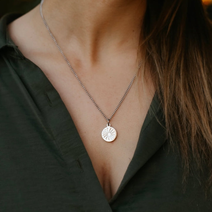 Circle Daisy Necklace